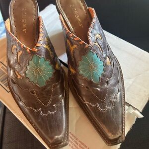 Western inspired clogs